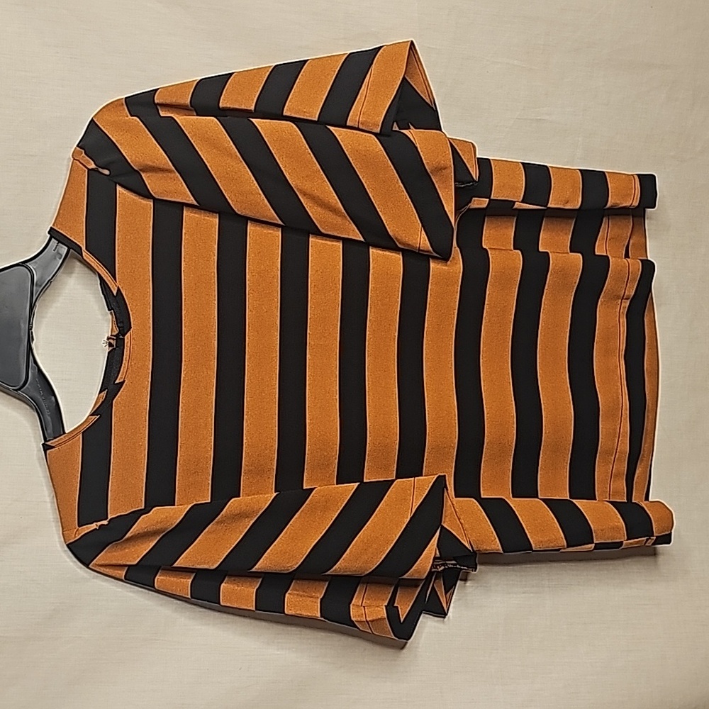 Women Who What Wear Dressy shirt, Size XS, Color Brown and Black